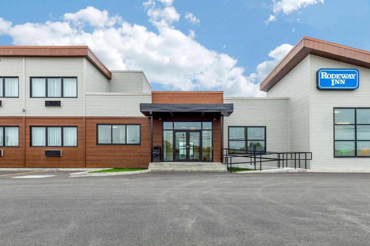 Rodeway Inn Amos Exterior photo